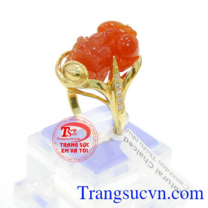 Nhẫn tỳ hưu đỏ vận may cho người sử dụng thiện tâm,nhẫn tỳ hưu có giấy kiểm định đá quý kèm theo,chiếc nhẫn tỳ hưu bọc vàng đỏ,Chiếc Nhẫn tỳ hưu đỏ vận may bảo hành 1 năm.