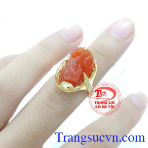 Nhẫn tỳ hưu đỏ vận may cho người sử dụng thiện tâm,nhẫn tỳ hưu có giấy kiểm định đá quý kèm theo,chiếc nhẫn tỳ hưu bọc vàng đỏ,Chiếc Nhẫn tỳ hưu đỏ vận may bảo hành 1 năm.