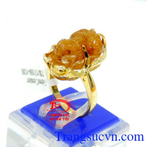 Nhẫn vàng tỳ hưu thạch anh tóc thiên nhiên có Giấy kiểm định Đá Quý và Vàng kèm theo Nhẫn vàng tỳ hưu thạch anh tóc, mang năng lượng tốt cho người đeo,chiếc Nhẫn vàng tỳ hưu thạch anh tóc.