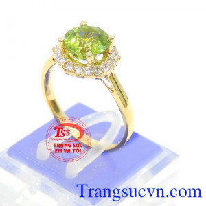 Chiếc nhẫn nữ Đá Peridot thông thái chất lượng đảm bảo uy tín,Có Giấy kiểm định đá quý kèm theo Nhẫn nữ Đá Peridot thông thái giao toàn quốc, bảo hành 1 năm,Nhẫn nữ Đá Peridot thông thái.