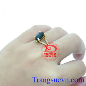 Nhẫn Sapphire nữ vàng Nhẫn nữ vàng gắn đá quý Sapphire thiên nhiên dành cho phái đẹp,Nhẫn Sapphire nữ vàng đeo hợp thời trang và quý phái Nhẫn Sapphire nữ vàng.