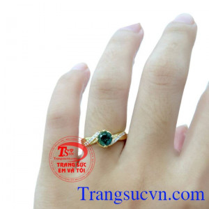 Nhẫn nữ vàng nữ sapphire Những đường nét sáng,bóng bền đẹp cho chiếc nhẫn nữ đeo hợp thời trang,chất lượng vàng được đảm bảo uy tín.