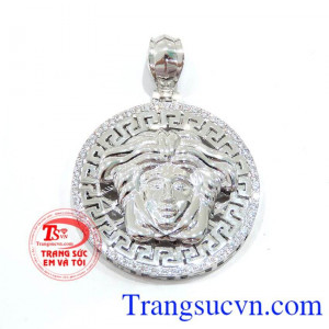 Mặt dây chuyền vàng trắng namtinh tế và đẳng cấp sang trọng,đeo cùng dây chuyền vàng trắng