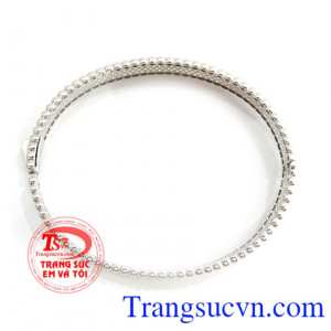 Vòng vàng trắng 18k món quà tặng cho nữ nhân ngày sinh nhật. Vòng vàng trắng 18k