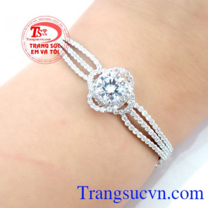 Món quà tặng người yêu thương rất ý nghĩa và được yêu thích. Vòng tay 18k trắng