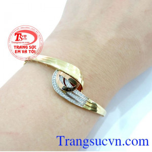 Vòng tay vàng 18k Ý Là món quà cho chị em phụ nữ tuyệt vời. 