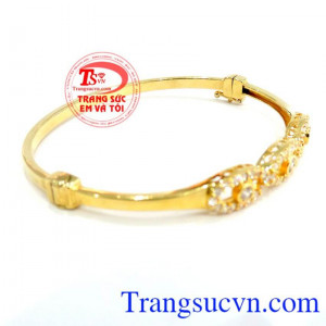 Chiếc Vòng nữ vàng 750 Tình yêu chất lượng đảm bảo. 