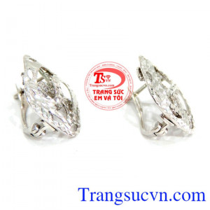 Chiếc Hoa tai 18k Italy 750 chất lượng đảm bảo uy tín. 