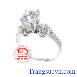 Chiếc Nhẫn vàng trắng 18k Ý chất lượng đảm bảo uy tín,chiêc Nhẫn vàng trắng 18k Ý đẳng cấp tinh tế sáng bóng