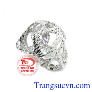 Chiếc Nhẫn 18k vàng trắng kiểu dành cho nữ chất lượng đảm bảo uy tín