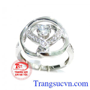 Chiếc Nhẫn vàng trắng nữ 18k nhập khẩu nguyên chiếc chất lượng đảm bảo uy tín, khách hàng ưa chuộng và bình chọn nhiều năm