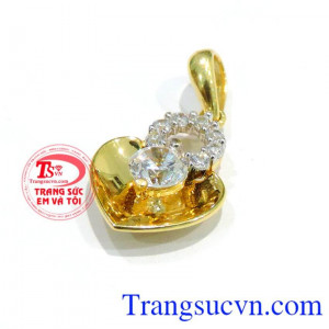 Mặt nữ lấy ý tưởng từ sự đồng điệu trong tình yêu với hy vọng một tình yêu bền chặt và kiên định.