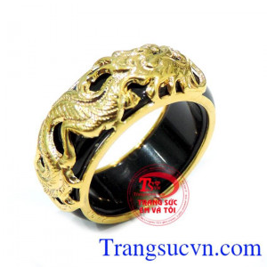 Nhẫn mã não rồng mệnh Thủy, nhẫn mã não đen bọc rồng vàng 10k đẹp, chuẩn chất lượng, chạm khắc tinh xảo rồng đem lại may mắn và đeo phong thủy, giao hàng toàn quốc, chế độ bảo hành uy tín