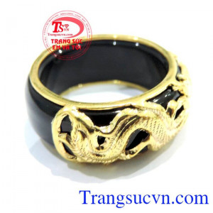 Nhẫn mã não rồng mệnh Thủy, nhẫn mã não đen bọc rồng vàng 10k đẹp, chuẩn chất lượng, chạm khắc tinh xảo rồng đem lại may mắn và đeo phong thủy, giao hàng toàn quốc, chế độ bảo hành uy tín