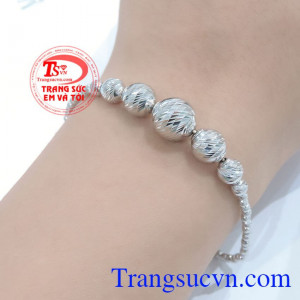 Chiếc Lắc bi 18k vàng trắng italy được khách hàng ưa chuộng. 