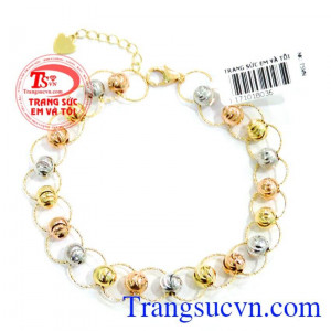 Khách hàng ưa chuộng là thương hiệu dẫn đầu. Lắc Gắn Kết Yêu Thương 18k