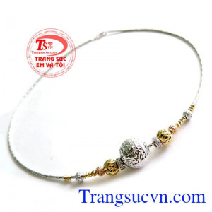 Kiềng vàng 18k nhập đeo bền đẹp tinh tế với phái đẹp. 