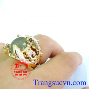 Nhẫn nam Moonstone Cá Vàng phù hợp nhiều phong cách thời trang khác nhau