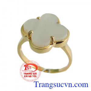 Nhẫn cỏ bốn lá nữ dành cho nữ đeo đẹp,chiếc Nhẫn cỏ bốn lá nữ vàng chất lượng đảm bảo uy tín,Nhẫn cỏ bốn lá nữ uy tín chất lượng.