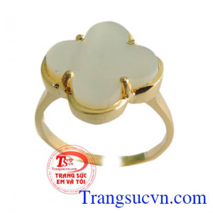 Nhẫn cỏ bốn lá nữ dành cho nữ đeo đẹp,chiếc Nhẫn cỏ bốn lá nữ vàng chất lượng đảm bảo uy tín,Nhẫn cỏ bốn lá nữ uy tín chất lượng.