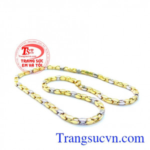 Dây chuyền vàng ý có thể kết hợp với mặt dây chuyền vàng thành bộ trang sức đẹp và sang trọng cho phái mạnh