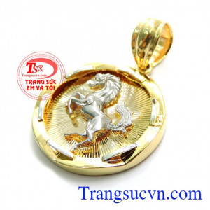 Mặt hình ngựa tinh tế sang trọng, ngựa là biểu tượng của sức mạnh và quyền uy