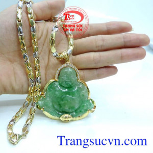 Từ sự kết hợp giữa vàng trắng, vàng và ngọc tạo nên một sản phầm hoàn hảo cho các quý ông