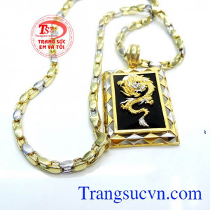 Được chế tác theo hình dạng của những móc xích nối vào nhau tạo thành điểm nhấn cũng chính là ý nghĩa thể hiện sự đáng tin cậy