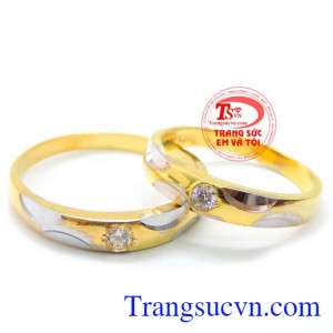 Nhẫn cưới thể hiện tình yêu hạnh phúc bền chặt của vợ chồng