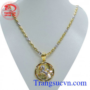 Dây chuyền là một trong những phụ kiện quan trọng làm tăng vẻ nam tính, khoáng đạt của nam giới