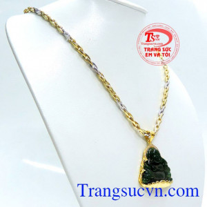 Ngoài ra dây chuyền còn kết hợp với mặt ngọc bọc vàng 14K, giúp cho sản phẩm trở nên hoàn hảo hơn bao giờ hết