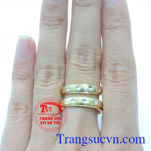 Nhẫn cưới lứa đôi hạnh phúc