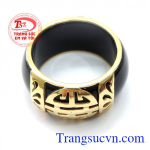 Qua đó sản phẩm Nhẫn ngọc Trung Hoa trở nên sang trọng và đẹp mắt hơn rất nhiều.Nhẫn ngọc rồng bọc vàng