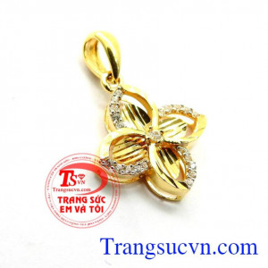 Cỏ may mắn được người đời xem là thứ mang lại may mắn tình yêu và hạnh phúc,