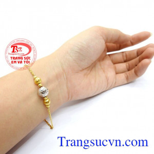 Lắc tay nữ vàng xinh,Lắc tay xinh xắn được thiết kế nhẹ nhàng làm tăng phần nữ tính. 