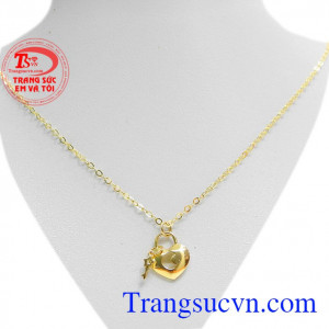 Dây chuyền chìa khóa tình yêu,Người phụ nữ nào cũng khao khát được yêu và nếu lại giữ được trái tim của người mình yêu thương thì lại càng hạnh phúc.