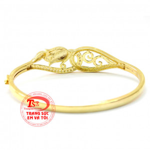 Vòng tây vàng tây thời trang phù hợp nhiều lứa tuổi. Vòng tay hoa hồng đính đá cho nữ