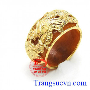 Nhẫn ngọc rồng vàng là sản phẩm nhẫn ngọc cẩm thạch rồng vàng,ngọc cẩm thạch thiên nhiên chuẩn chất lượng,nhẫn phong thủy hộ mệnh cho người mệnh kim,tài lộc vẹn toàn