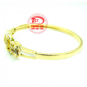 Vòng tay vàng tây chất lượng đảm bảo mang lại vẻ thanh lịch quý phái cho chủ nhân.