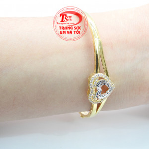 Là món quà tặng tuyệt vời cho bạn gái. Vòng nữ vàng tây đính đá