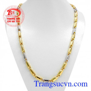 Dây chuyền nam vàng màu được kết hợp với vàng trắng tránh sự đơn điệu trên sản phẩm
