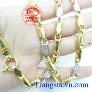 Dây chuyền nam 10k cao cấp, Dây chuyền nam vàng màu được kết hợp với vàng trắng tránh sự đơn điệu trên sản phẩm, hơn nữa dây chuyền được khắc chữ tạo thêm điểm nhấn. Sản phẩm dễ dàng kết hợp với các loại trang phục