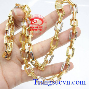 Sản phẩm bền đẹp, được thiết kế bản to, thể hiện sự nam tính mạnh mẽ của người đeo