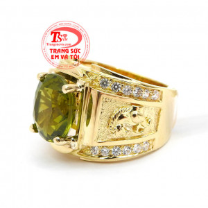 Nhẫn nam mạnh mẽ đá peridot,Nhẫn nam gắn đá Peridot phù hợp với người mệnh mộc và hỏa.Nhẫn nam thiết kế trang nhã, dễ dàng kết hợp với mọi loại trang phục