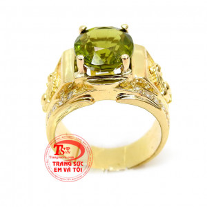 Nhẫn nam mạnh mẽ đá peridot,Nhẫn nam gắn đá Peridot phù hợp với người mệnh mộc và hỏa.Nhẫn nam thiết kế trang nhã, dễ dàng kết hợp với mọi loại trang phục