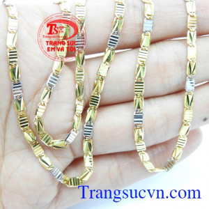 Dây chuyền nữ được chế tác cách chi tiết,tỉ mỉ tới từng đường nét. Dây chuyền nữ đẹp
