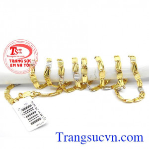 Sự kết hợp giữa vàng màu và vàng trắng tạo nên sản phẩm vô cùng sống động. Dây chuyền nữ đẹp