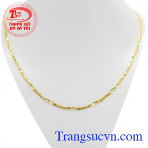 Dây chuyền mới, Dây chuyền thiết kế kiểu dáng trẻ trung,thời thượng.Với kiểu chế tác tỉ mỉ cầu kỳ tới từng chi tiết sẽ khiến người xem yêu từ cái nhìn đầu tiên.Hãy trao tặng chiếc dây chuyền này tới người phụ nữ mà chúng ta yêu nhé!