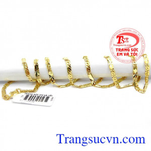 Dây chuyền mới, Dây chuyền thiết kế kiểu dáng trẻ trung,thời thượng.Với kiểu chế tác tỉ mỉ cầu kỳ tới từng chi tiết sẽ khiến người xem yêu từ cái nhìn đầu tiên.Hãy trao tặng chiếc dây chuyền này tới người phụ nữ mà chúng ta yêu nhé!