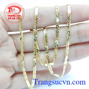 Dây chuyền mới, Dây chuyền thiết kế kiểu dáng trẻ trung,thời thượng.Với kiểu chế tác tỉ mỉ cầu kỳ tới từng chi tiết sẽ khiến người xem yêu từ cái nhìn đầu tiên.Hãy trao tặng chiếc dây chuyền này tới người phụ nữ mà chúng ta yêu nhé!